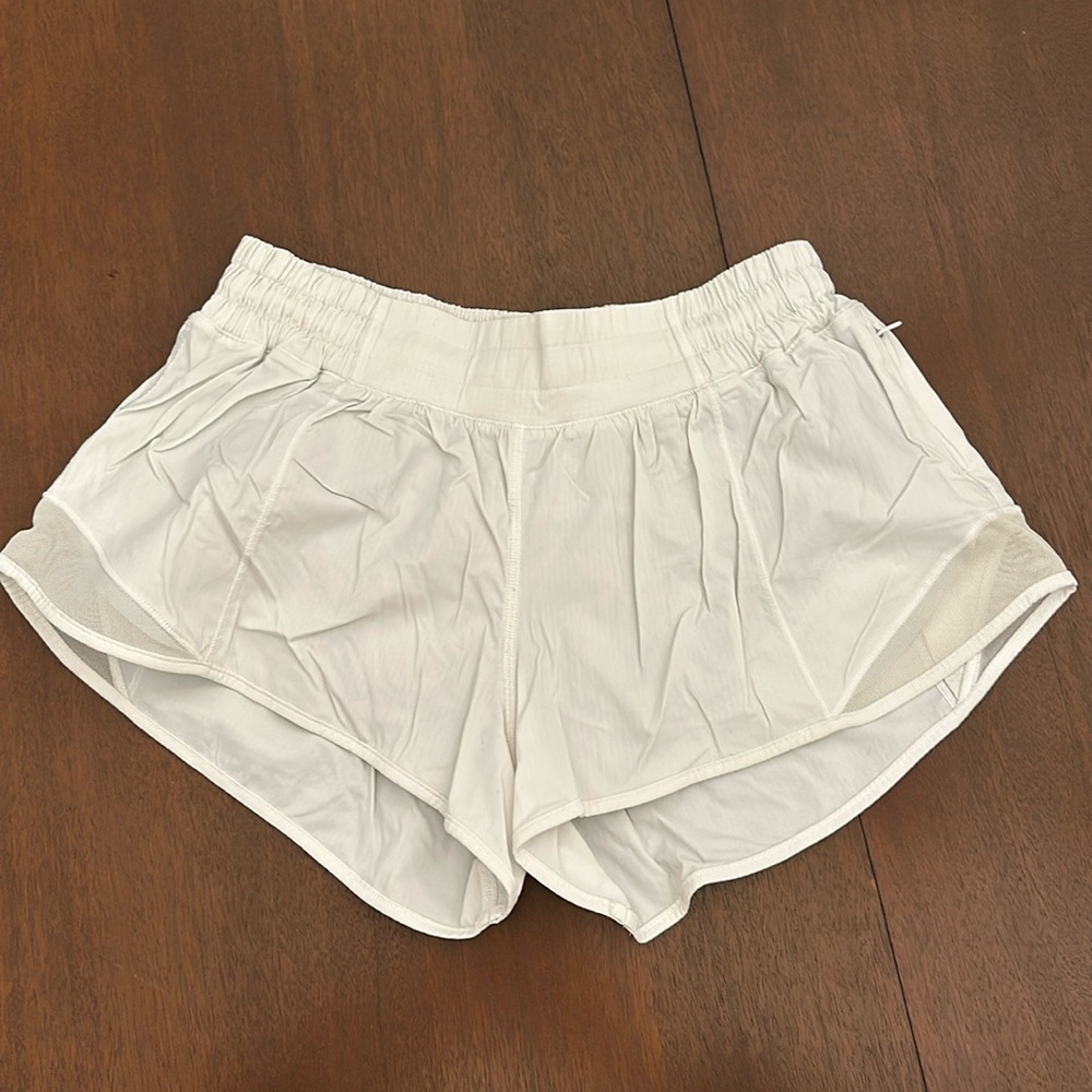 Lululemon hotty hot 2.5 shorts